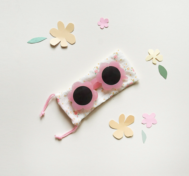 Różowe okulary przeciwsłoneczne Spotty Flower - Yooglo