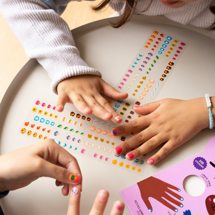 NAKLEJKI NA PAZNOKCIE DLA DZIECI FRIENDS - 200 sztuk - Yooglo