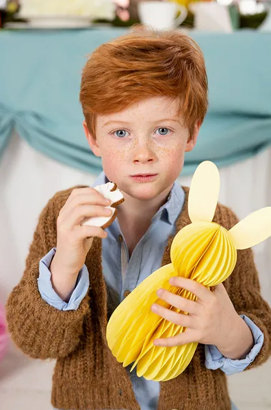 Dekoracja papierowa honeycomb Króliczek, żółty, 30 cm