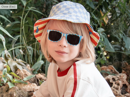 Dwukolorowe okulary przeciwsłoneczne w paski - Yooglo