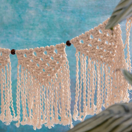 Kremowa girlanda makramowa Boho, ręcznie tkana z bawełny - Yooglo