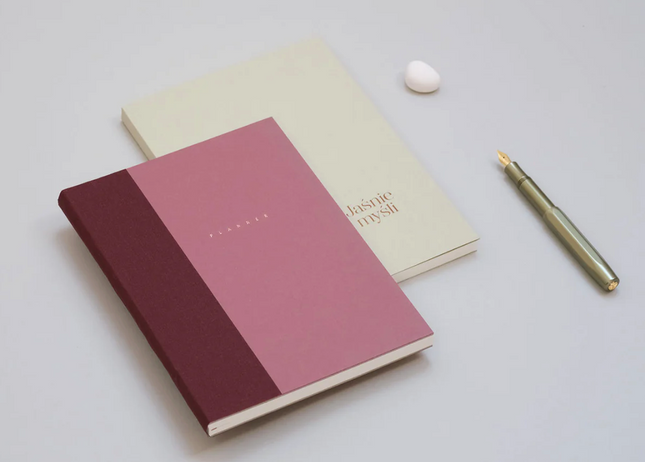 Papierniczeni Planner niedatowany KLASYK – ciemny róż - Yooglo