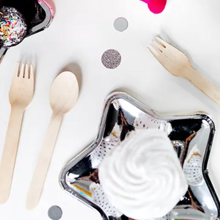 Talerzyki Gwiazdka srebrny 18cm - talerzyki papierowe