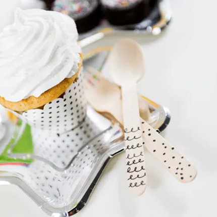 Talerzyki Gwiazdka srebrny 18cm - talerzyki papierowe