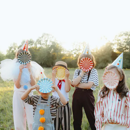 Talerzyki Paski Cyrk 18x18 cm mix - talerzyki papierowe