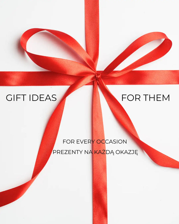 Wibrująca czerwona satynowa wstążka zawiązana w elegancką kokardę.