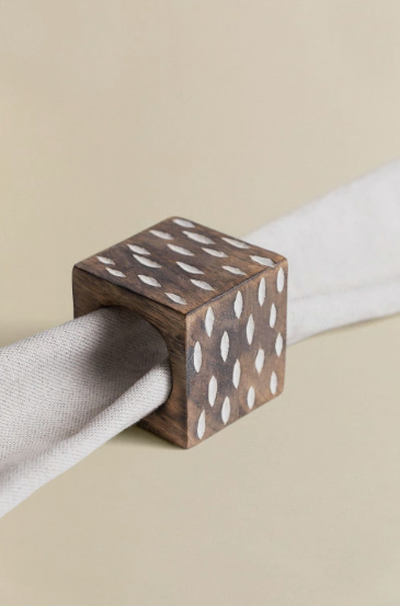 Zestaw 4 drewnianych pierścieni na serwetki Elon Style - Madera - Yooglo