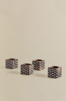 Zestaw 4 drewnianych pierścieni na serwetki Elon Style - Madera - Yooglo